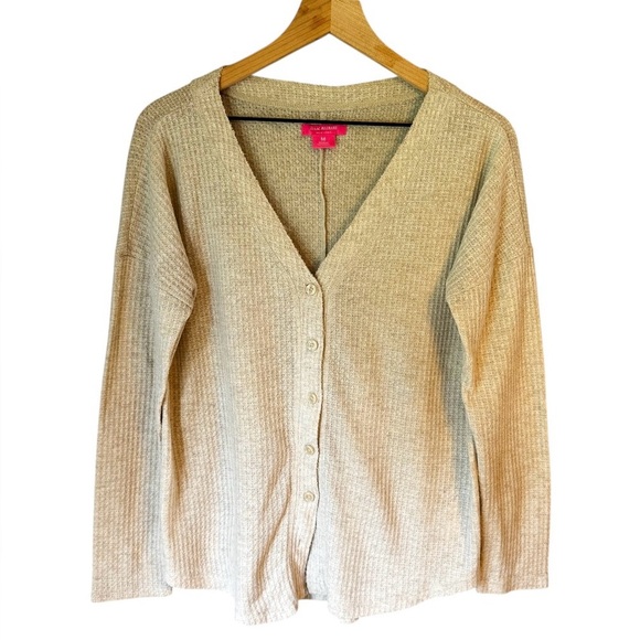 Isaac Mizrahi Women’s Tan Waffle Knit Casual Button Up Lightweight Sweater Sz M - Picture 2 of 6